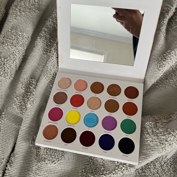 BRAND NEW Morphe Maddie Ziegler Eyeshadow Palette - Picture 7 of 7